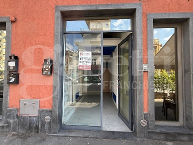 Foto Negozio in Via Catania via Renato Imbriani 236, Catania di 30 m²