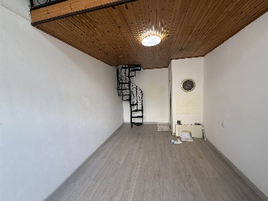 Foto Negozio in via guido d'orso, Cosenza Centro di 46 m² con 2 locali