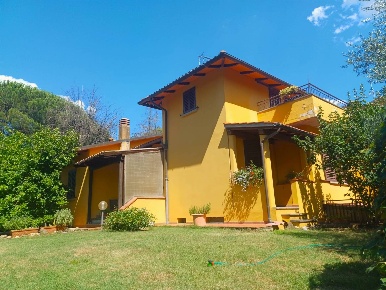 Foto Villa unifamiliare a Barberino di Mugello Centro di 238 m² in vendita