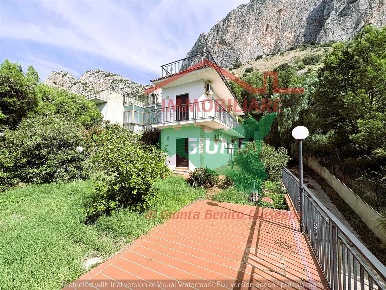 Foto Appartamento a Cinisi di 170 m² con 5 locali in vendita