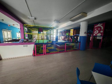 Foto Locale commerciale a San Giovanni la Punta Centro di 1120 m²