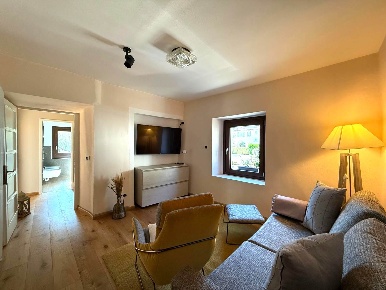 Foto Appartamento in Via Europa  26, Mese di 85 m² con 5 locali in vendita