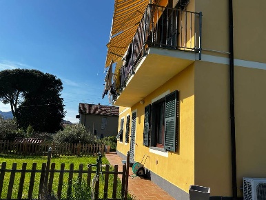 Foto Case semi ndipendenti a Bolano Ceparana Carpena di 138 m² con 5 locali