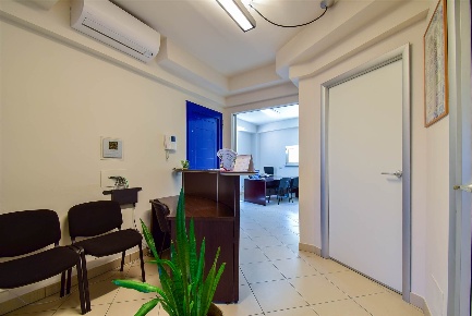 Foto Ufficio a Siena Ruffolo - Taverne d'Arbia di 80 m² con 4 locali