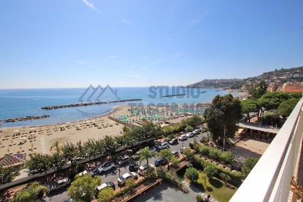 Foto Appartamento in VIA SANT ERASMO, Taggia Centro di 95 m² con 3 locali