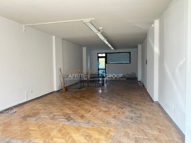 Foto Locale commerciale in Via Massa Avenza 22, Massa Zona Industriale