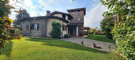 Foto Villa singola a Leno Centro di 698 m² con 5 locali in vendita