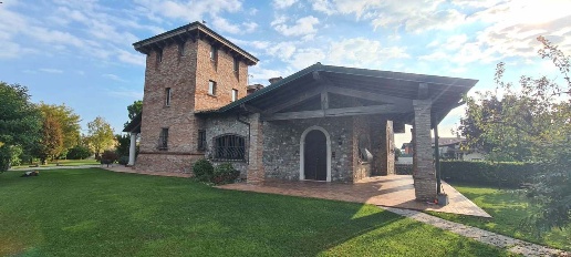 Foto Villa singola a Leno Centro di 698 m² con 5 locali in vendita