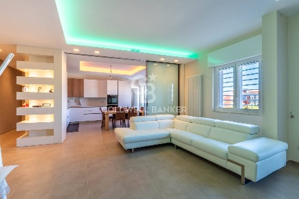 Foto Appartamento in Via Antonio Lucarelli, Bari Poggiofranco di 155 m²