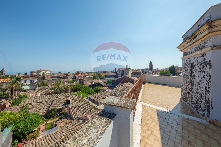 Foto Casa indipendente in via Santa Lucia, Mascalucia Centro di 332 m²