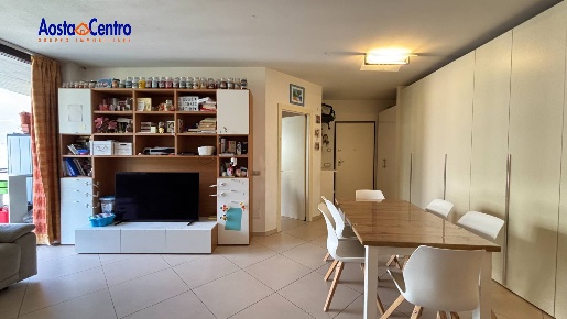 Foto Appartamento in Regione Borgnalle, Aosta Centro di 98 m² con 3 locali