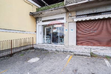 Foto Negozio in VIA EMILIO LEPIDO, Parma San Prospero di 44 m² con 2 locali
