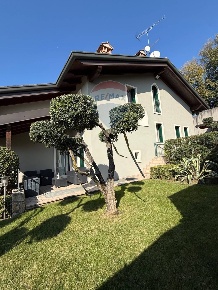 Foto Villa singola in Via Mezzavilla, Monteforte d'Alpone di 400 m²