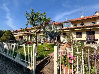Foto Villa a schiera in Via Carlo Toselli, Malnate Centro di 129 m²