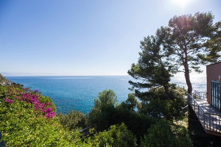 Foto Appartamento in Via Pini d'Aleppo, Varazze Sant'Ambrogio di 114 m²