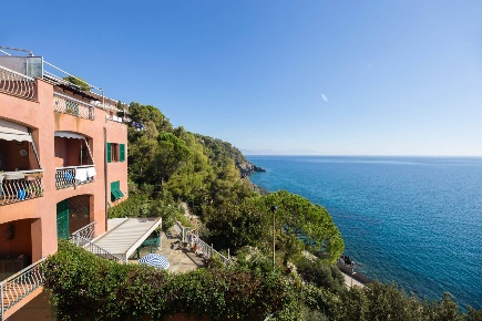 Foto Appartamento in Via Pini d'Aleppo, Varazze Sant'Ambrogio di 114 m²