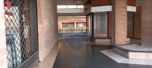 Foto Negozio in Piazza Garibaldi, Foligno Centro Storico di 120 m²