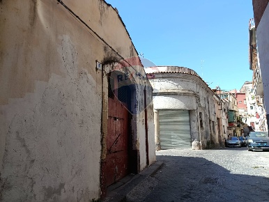 Foto Box in Via Leontini, Catania Centro Storico di 73 m² con 1 locali