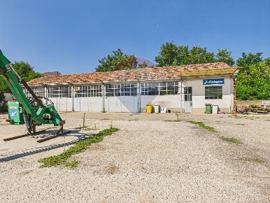Foto Capannone industriale in Corso Partigiani, Certosa di Pavia di 270 m²