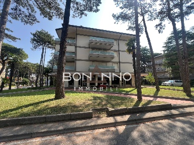 Foto Locale commerciale in VIA RAGGIO DEI CANESTREI, Lignano Sabbiadoro