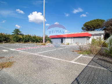 Foto Locale commerciale in Via Aurelia, Fiumicino Aranova di 398 m²