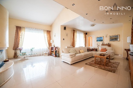 Foto Casa indipendente in piazza vittoria, Riese Pio X Centro di 490 m²