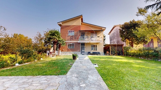 Foto Villa bifamiliare in via ernesto panza, Ovada Centro di 230 m²