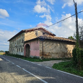 Foto Appartamento in via pizzale, Voghera Centro di 900 m² con 18 locali