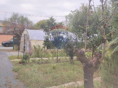 Foto Terreno residenziale in VIA DELLE MIMOSE, Busto Arsizio di 790 m²