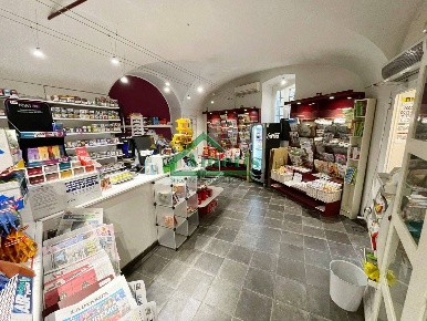 Foto Attività commerciale in Via Dante Alighieri, Dolceacqua di 32 m²