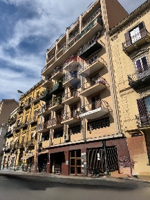 Foto Ufficio in Via Volturno, Palermo Politeama - Ruggiero Settimo di 85 m²