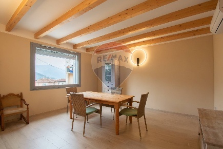 Foto Appartamento in Via Conche, Sale Marasino Centro di 179 m² in vendita