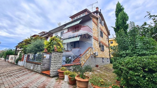 Foto Case semi ndipendenti in Via Walter Tobagi, Capraia e Limite Capraia