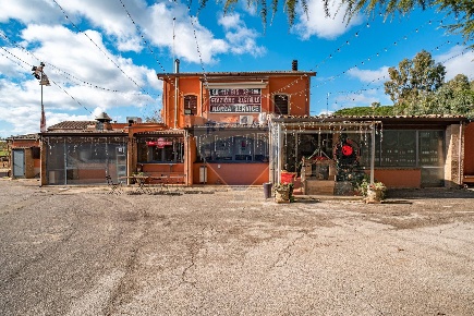 Foto Locale commerciale in l'antica stazione, Enna di 500 m² con 8 locali