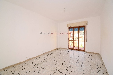 Foto Appartamento in Piazza Tonti, Gaeta di 92 m² con 4 locali in vendita