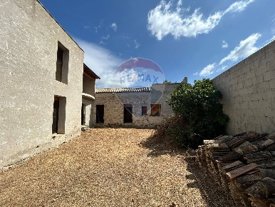 Foto Casa indipendente in Via Mazzini, Dolianova di 165 m² con 5 locali