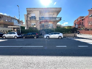 Foto Laboratorio a Selargius di 93 m² con 8 locali in affitto