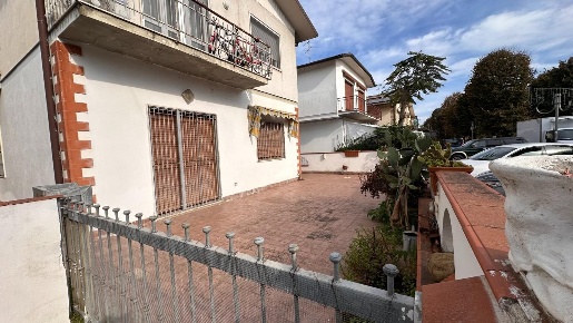 Foto Appartamento a Viareggio Torre del Lago di 90 m² con 7 locali