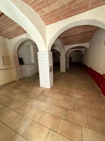 Foto Locale commerciale a Siena Lizza - Camollia di 229 m² con 5 locali