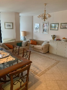 Foto Appartamento a Forte dei Marmi Centro di 80 m² con 3 locali in vendita