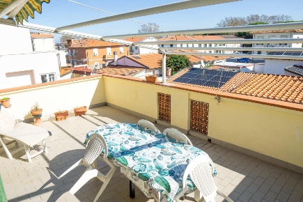 Foto Casa indipendente a Pisa Marina di Pisa di 165 m² con 6 locali