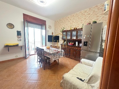 Foto Appartamento a Poggibonsi Centro di 96 m² con 4 locali in vendita