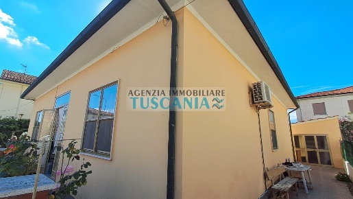 Foto Casa indipendente a Cecina di 135 m² con 5 locali in vendita