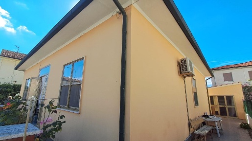 Foto Casa indipendente a Cecina di 135 m² con 5 locali in vendita