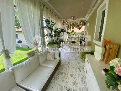 Foto Villa unifamiliare a Lucca Monte San Quirico - Tre Cancelli di 195 m²