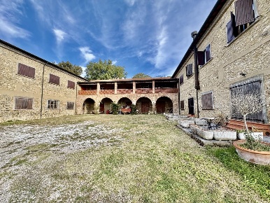 Foto Villa unifamiliare a San Gimignano di 1400 m² con 34 locali in vendita