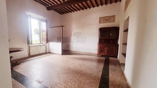 Foto Appartamento a Collesalvetti Centro di 80 m² con 4 locali in affitto