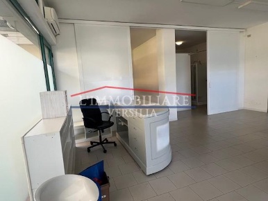 Foto Locale commerciale a Massa Bondano - Partaccia di 62 m² con 3 locali