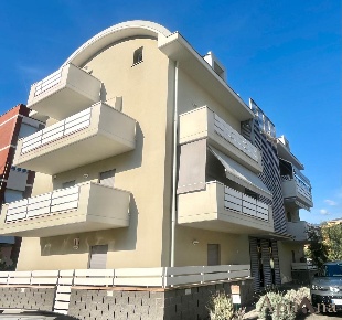 Foto Appartamento a Carrara Avenza di 83 m² con 3 locali in vendita