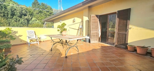 Foto Appartamento in via roma, Camaiore Camaiore Paese di 90 m² in vendita